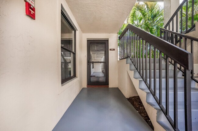 Foto del edificio - 361 SW South River Dr