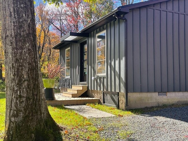 Building Photo - 44 Dellenbaugh Rd