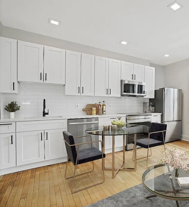 Building Photo - 251 W 74th St