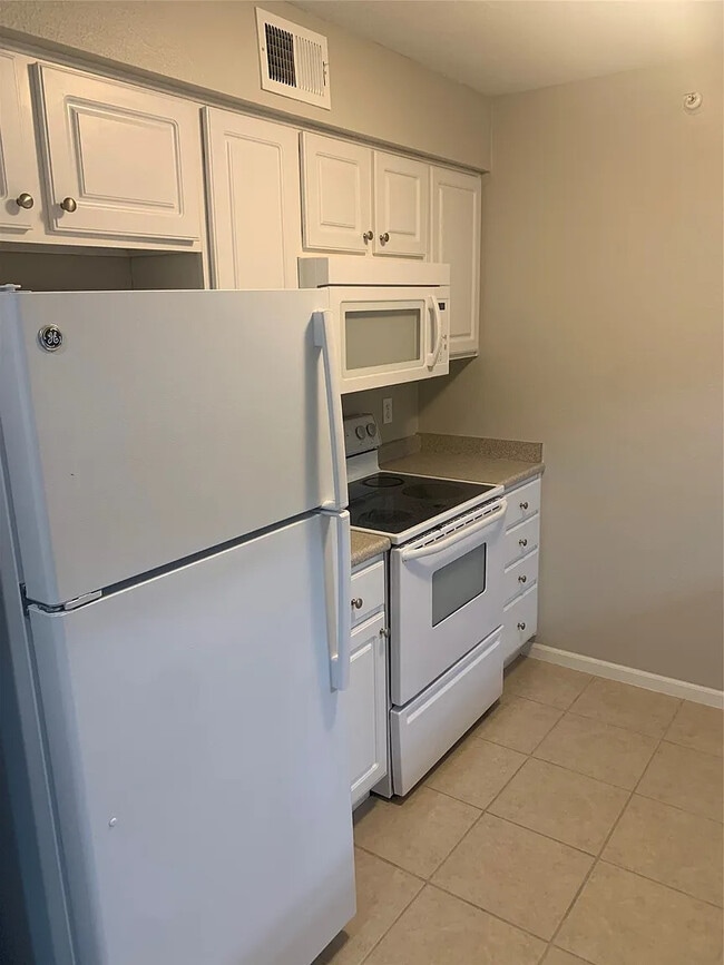 Kitchen with included appliances. - 105 NW 8th St