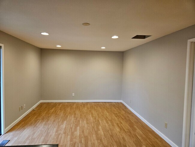 Foto del edificio - 3Bd/2Ba Single Story Home - For Viewing!!