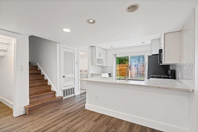 Foto del edificio - 6401 Chimney Creek Cir