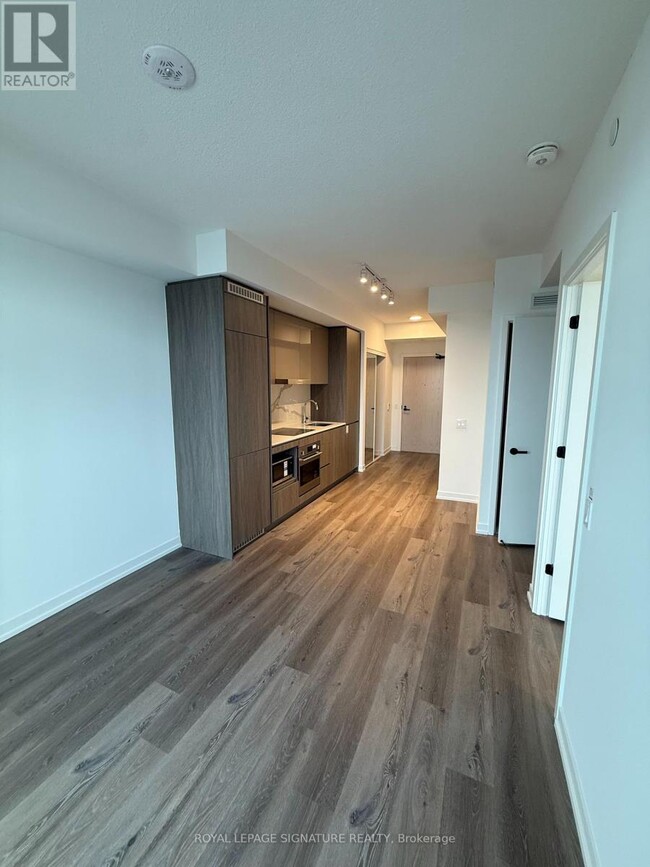 Building Photo - 28 Interchange Wy