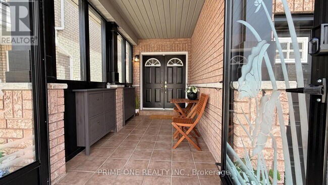 Building Photo - 7124 Village Walk