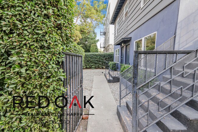 Foto del edificio - ~1 Month FREE~ Charming First Floor Studio...