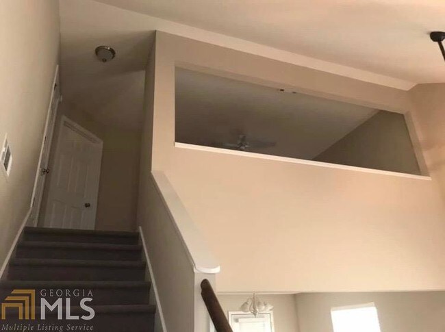 Building Photo - 5 Clayton Ln