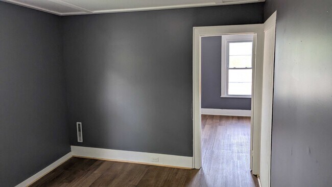 Building Photo - 307 E 3rd St