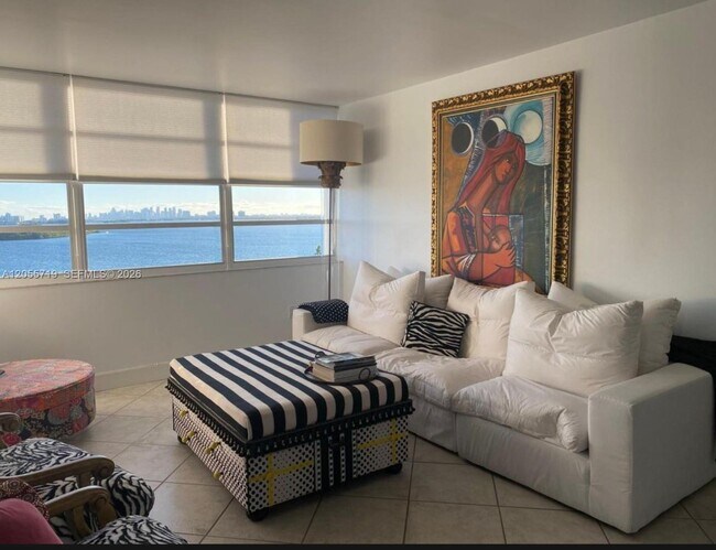 Foto del edificio - 11930 N Bayshore Dr