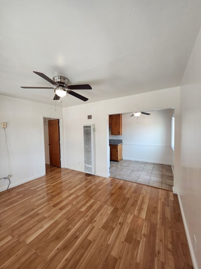 Building Photo - Beautiful 1-bedroom Upstairs Apartment in ...
