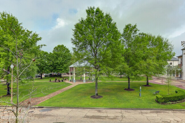 Foto del edificio - 605 Silverstone Rd