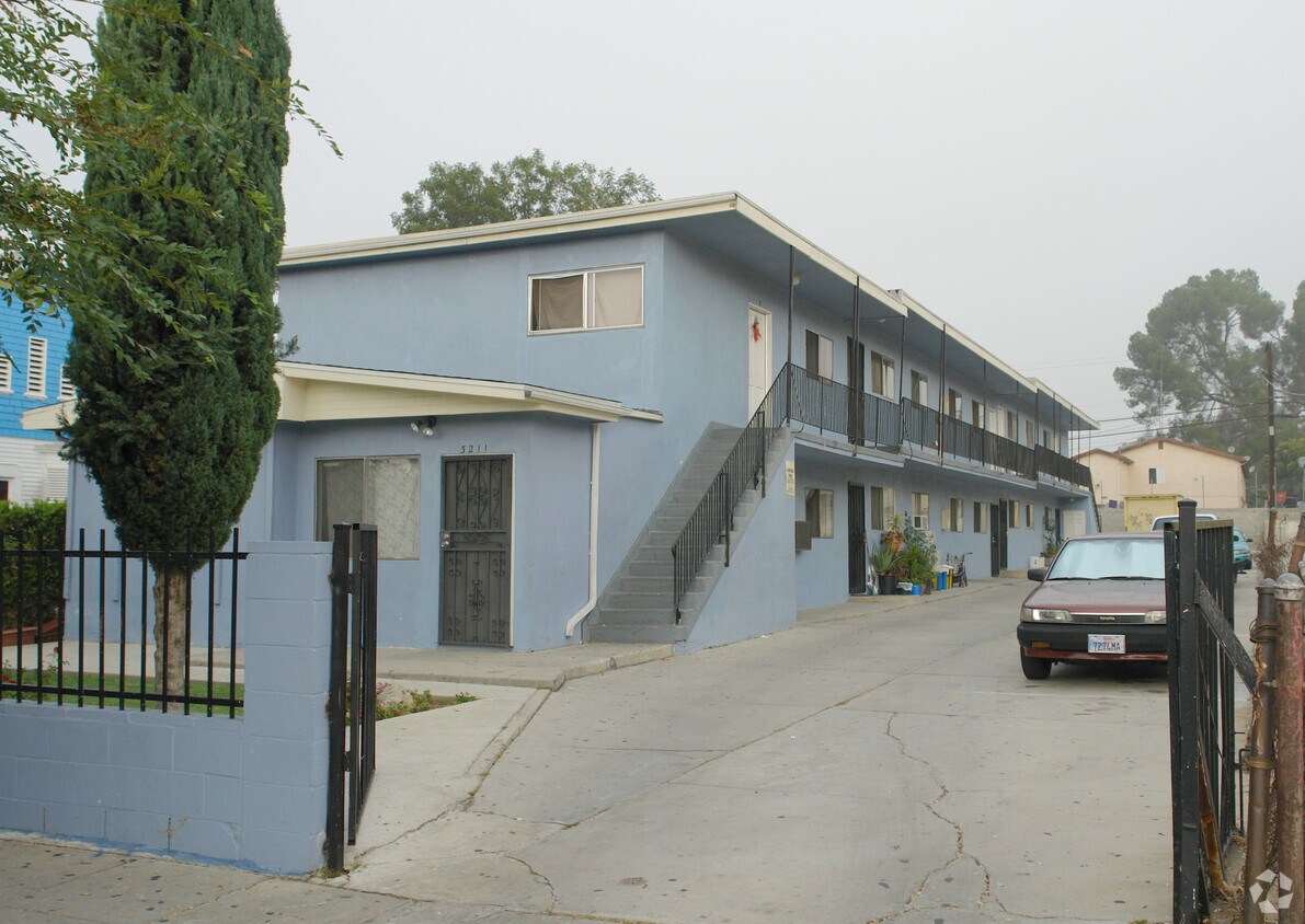 Building Photo - 3211 Drew St