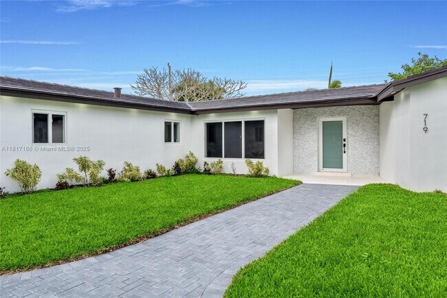 Foto del edificio - 719 SW 25th Ave
