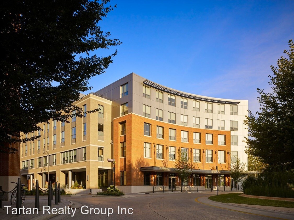 1 Uptown Circle, Normal, IL 61761 Room for Rent in Normal, IL