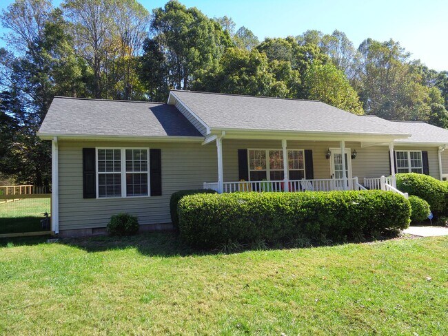 Foto del edificio - APPLICATION PENDING-NICE-One Level House for Rent in Oak Ridge