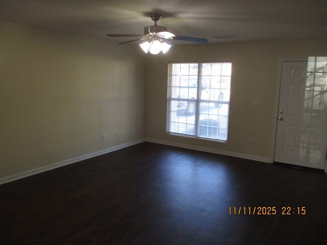 Foto del edificio - 206 Glade Ln