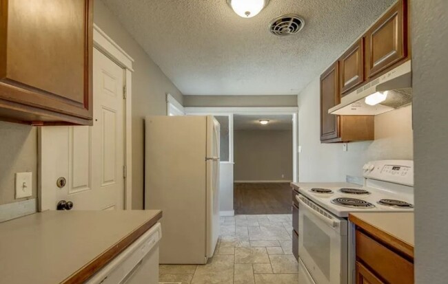 Foto del edificio - Spacious Townhome in Southeast Wichita