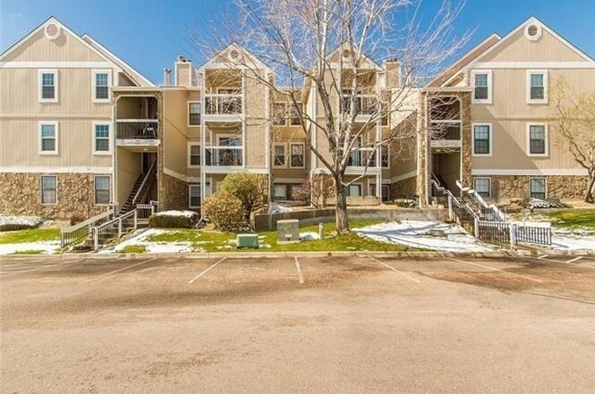 Foto principal - Bright 2 Bed, 2 Bath Condo for Rent in Arv...