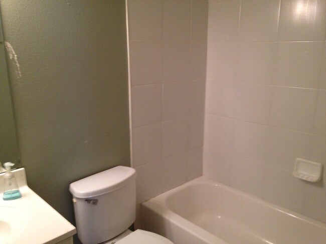 Foto del edificio - 320 Oak Rose Ln
