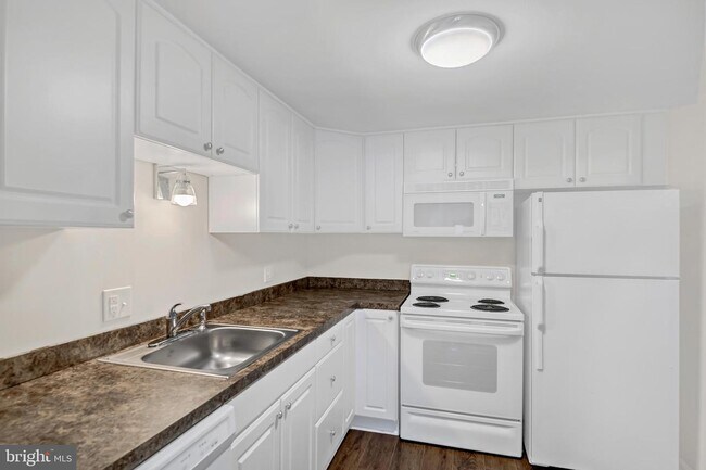 Building Photo - 2108 Cedar Run Dr