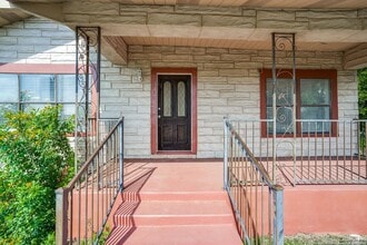 Building Photo - 2739 SE Loop 410 Acc Rd