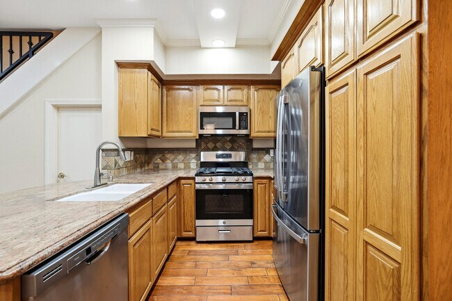 Foto del edificio - 2406 Aviation Blvd