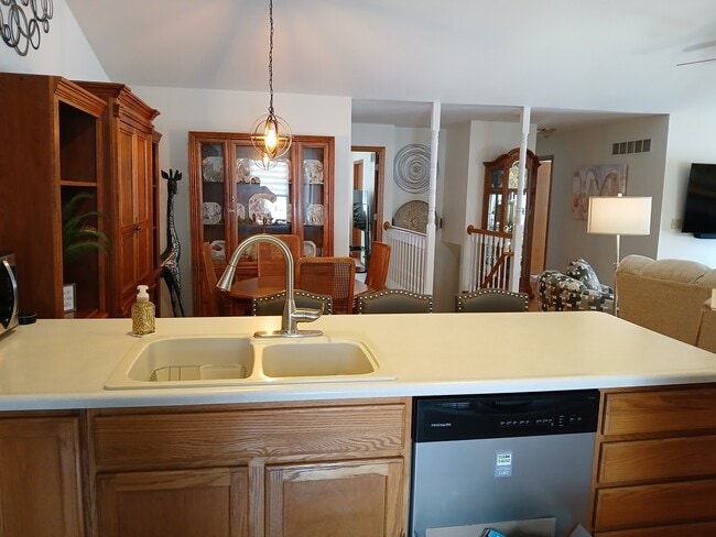 Building Photo - 711 Burgess Dr