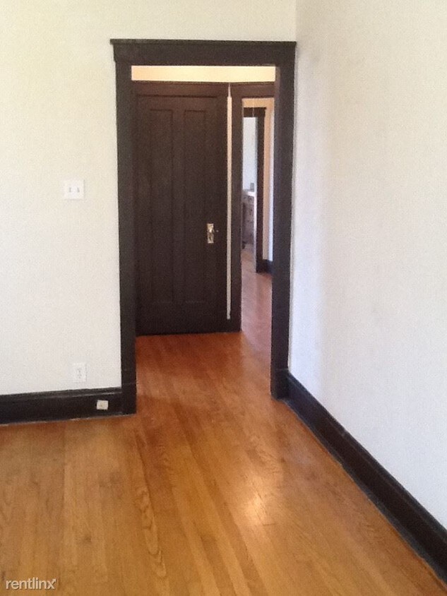 Primary Photo - 507 W Englewood Ave