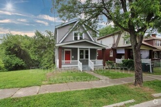 Building Photo - 22 Glen Este Pl