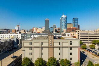 Building Photo - The E'Laan