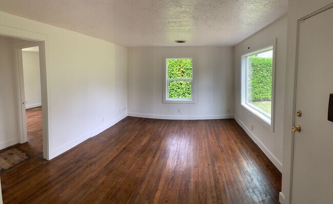 Foto del edificio - Updated, One Level Home with Two Bedrooms & One Bathroom, and Fully-Fenced Back Yard!
