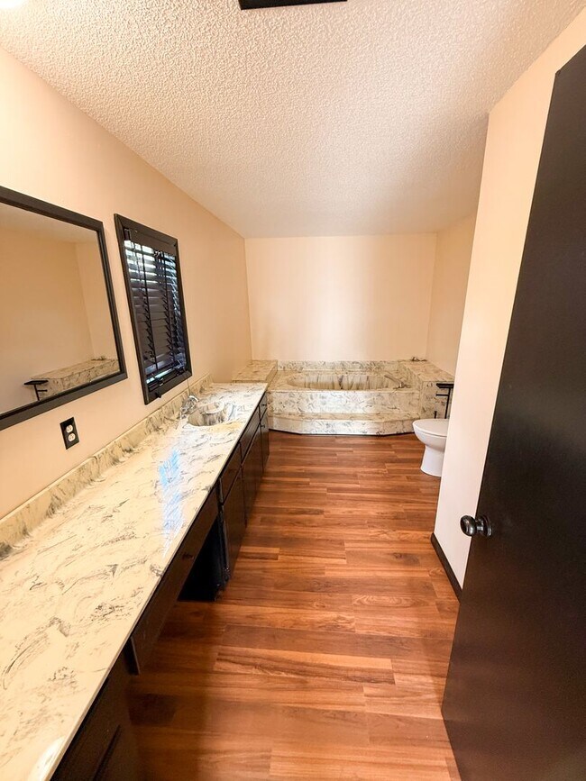 Foto del edificio - 330 US-84