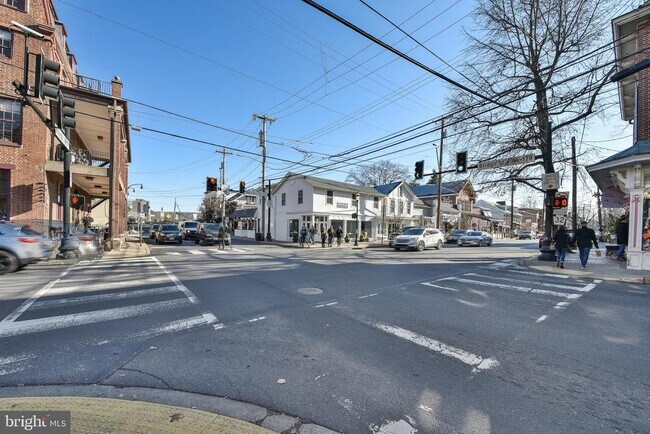 Building Photo - 7 E Bridge St