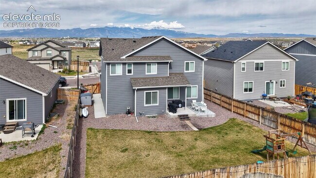 Foto del edificio - Beautiful 5 Bed + Office Home with 3-Car Garage in Desirable Lorson Ranch!