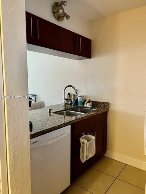 Foto del edificio - 10102 Twin Lakes Dr