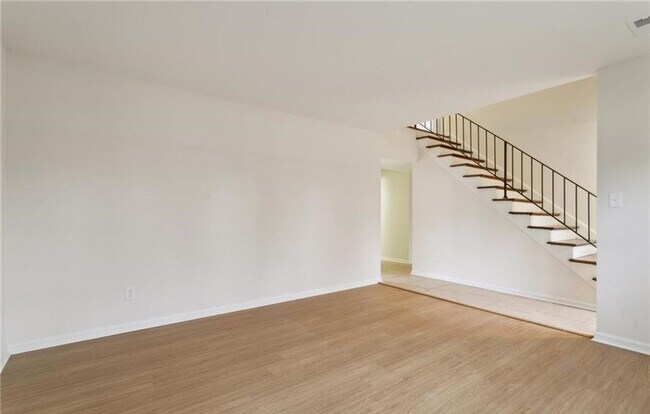 Foto del edificio - 4 Bed House Ready For a New Tenant