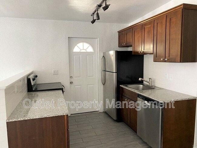 Building Photo - 1245 Virginia Dr