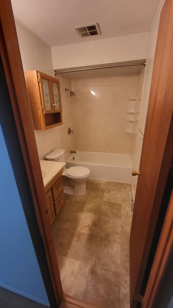 Building Photo - 4 bedroom 1.5 bath home North Side Springf...