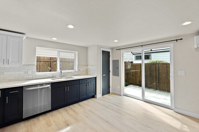 Foto del edificio - 14340 Ashworth Ave N
