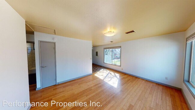 Building Photo - 8408 SE 75th Ave