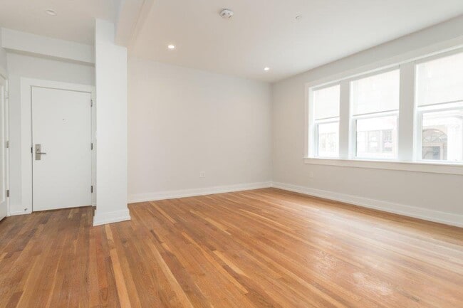 Building Photo - 16 Forest St