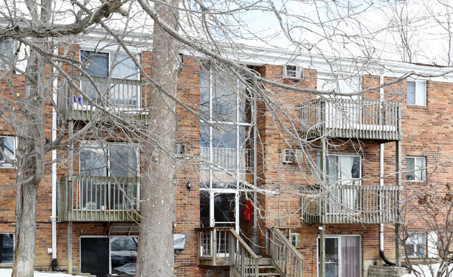 Building Photo - The Oaks Apartments