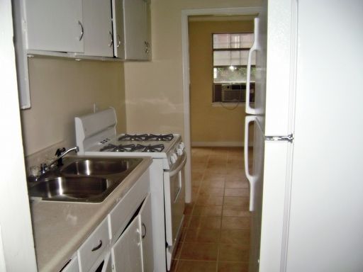 Building Photo - 216 1/2 E Charlton Ln