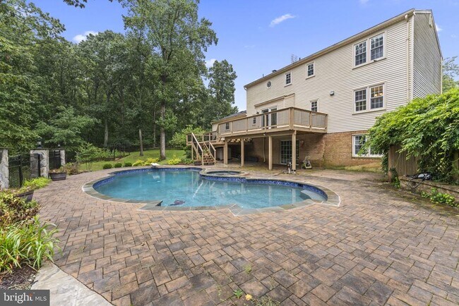 Foto del edificio - 901 Holly Creek Dr