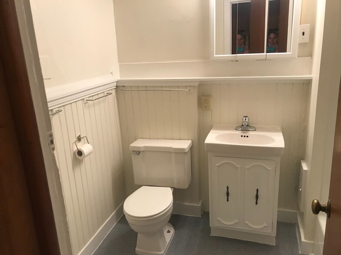 Primary Photo - 254 W 9th St