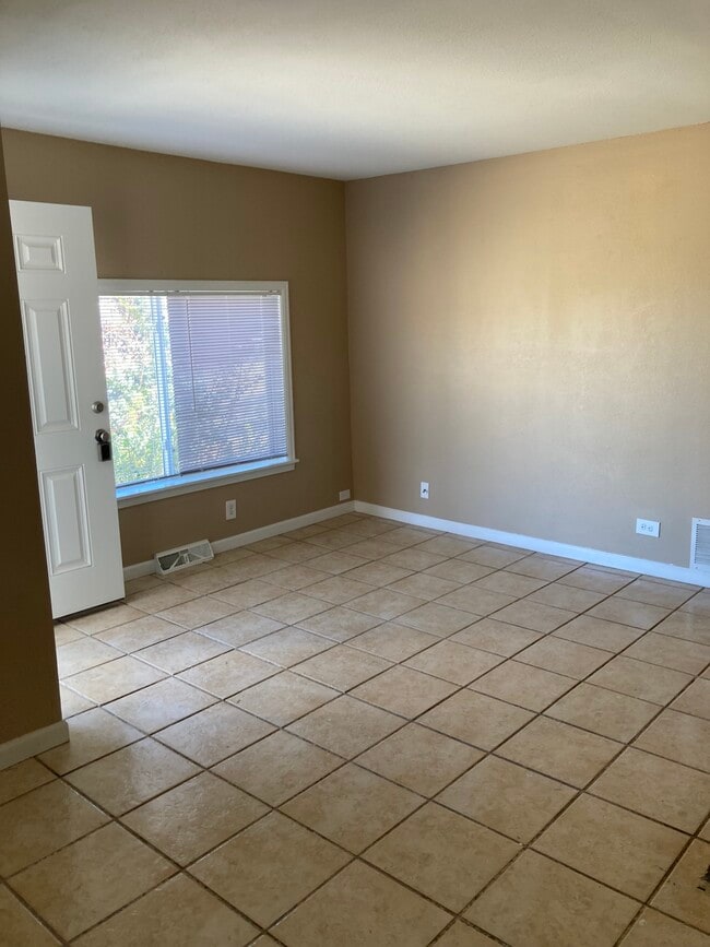 Building Photo - 1083 Hooker St