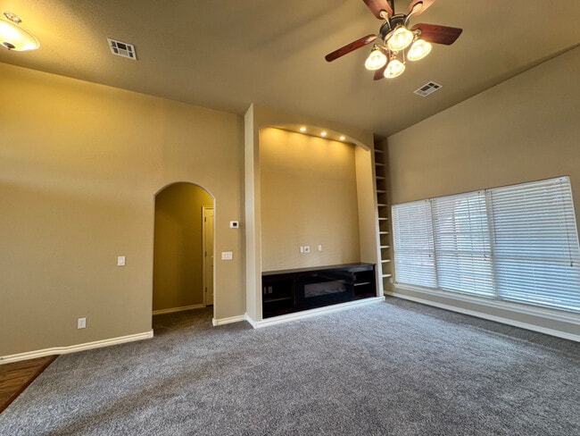 Foto del edificio - 1801 E Jacksonville St