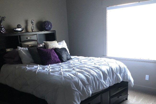 Master Bedroom - 312 S Pineview Dr