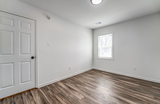 Foto del edificio - 405 W Brooks Rd