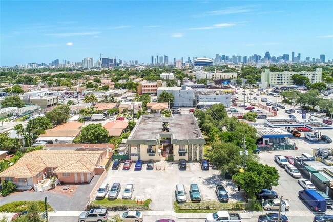 Building Photo - 720 NW 27th Ct