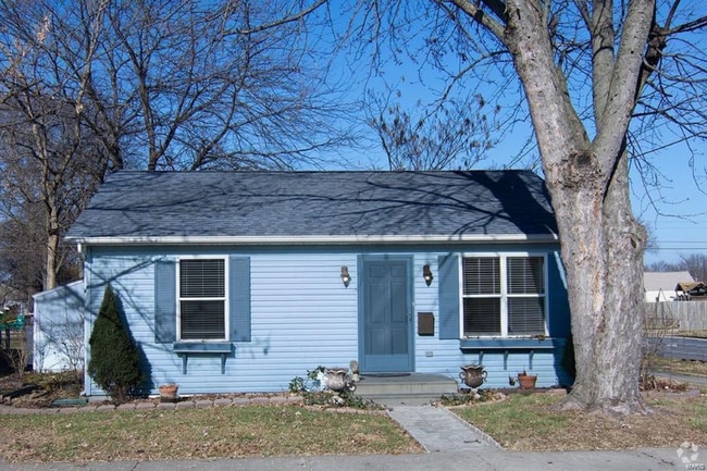 Building Photo - 218 E 4th St